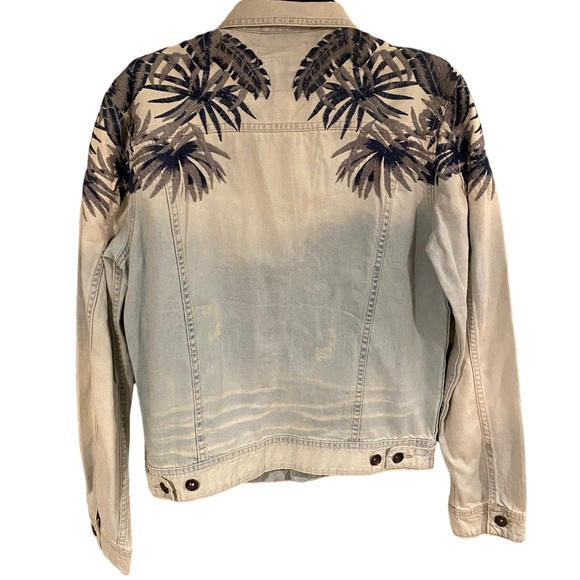 **LIKE NEW** GUESS Acid Wash Embroidered Jean Dillon Jacket. Size S. - Picture 2 of 8